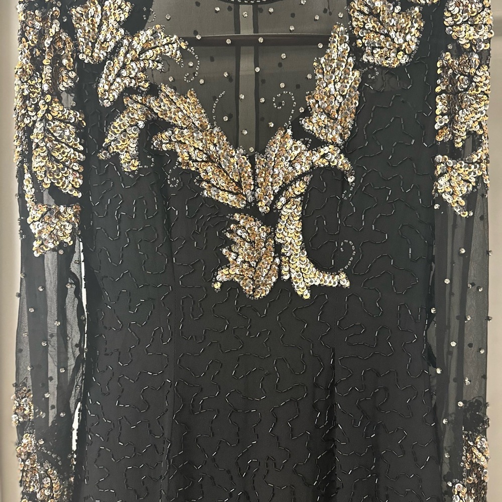 Elegant Black and Gold Sequin Dress - Picture 8 of 13